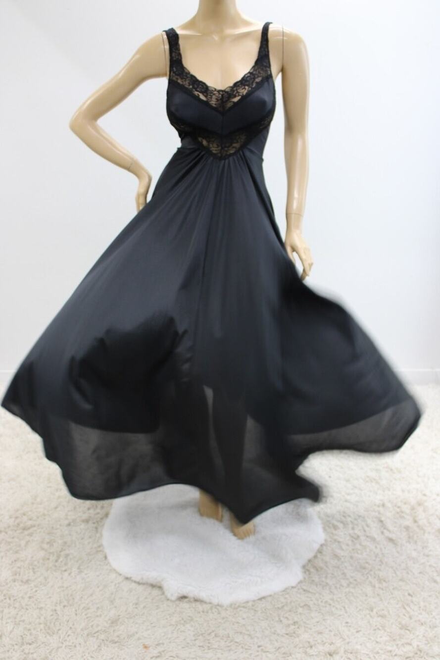 Vintage Undercoverwear Long Nightgown Medium Stretch Bodice Grand Sweep USA